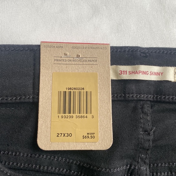 NWT Women’s Levi’s black shaping skinny jeans 27x30 - Picture 5 of 5